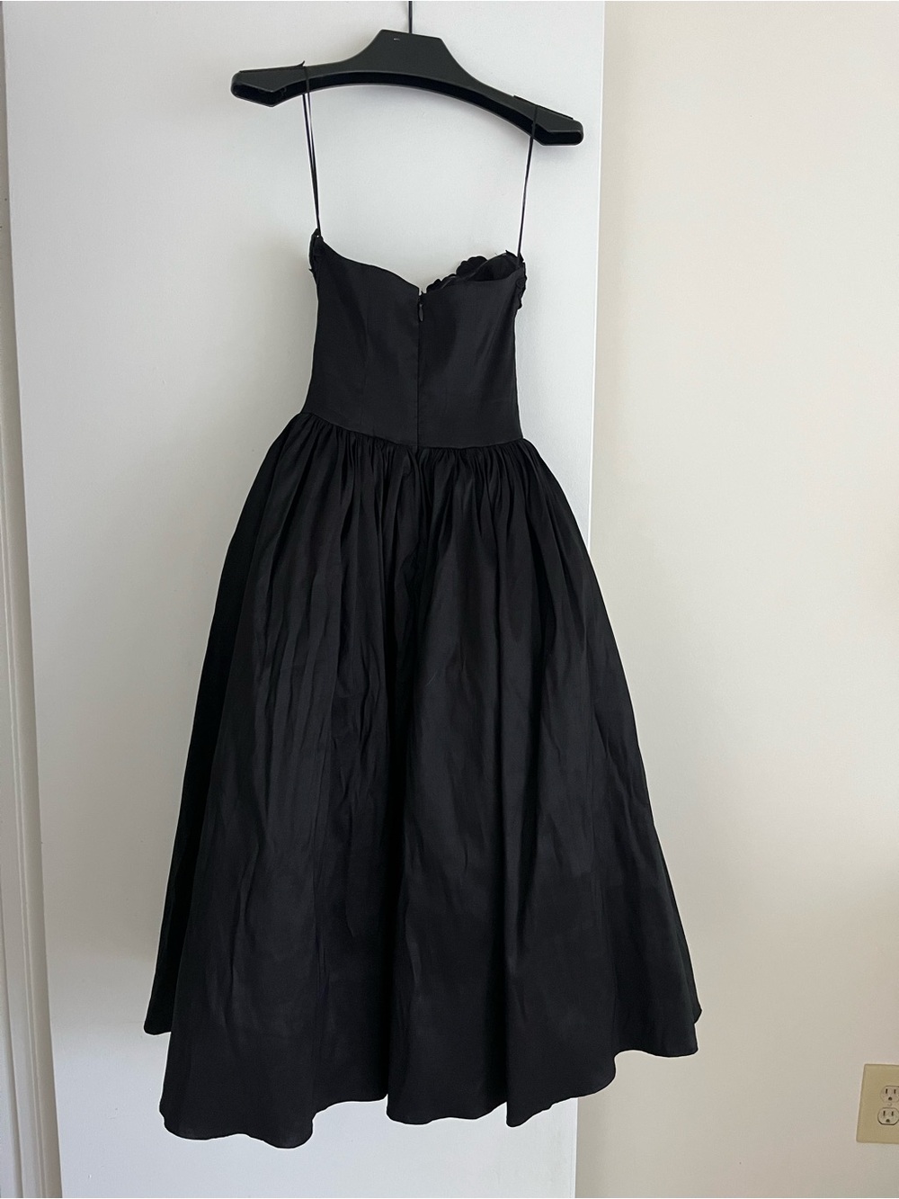 Meshki Strapless Black Tea-Length Dress with Floral Appliqué - Picture 5 of 6